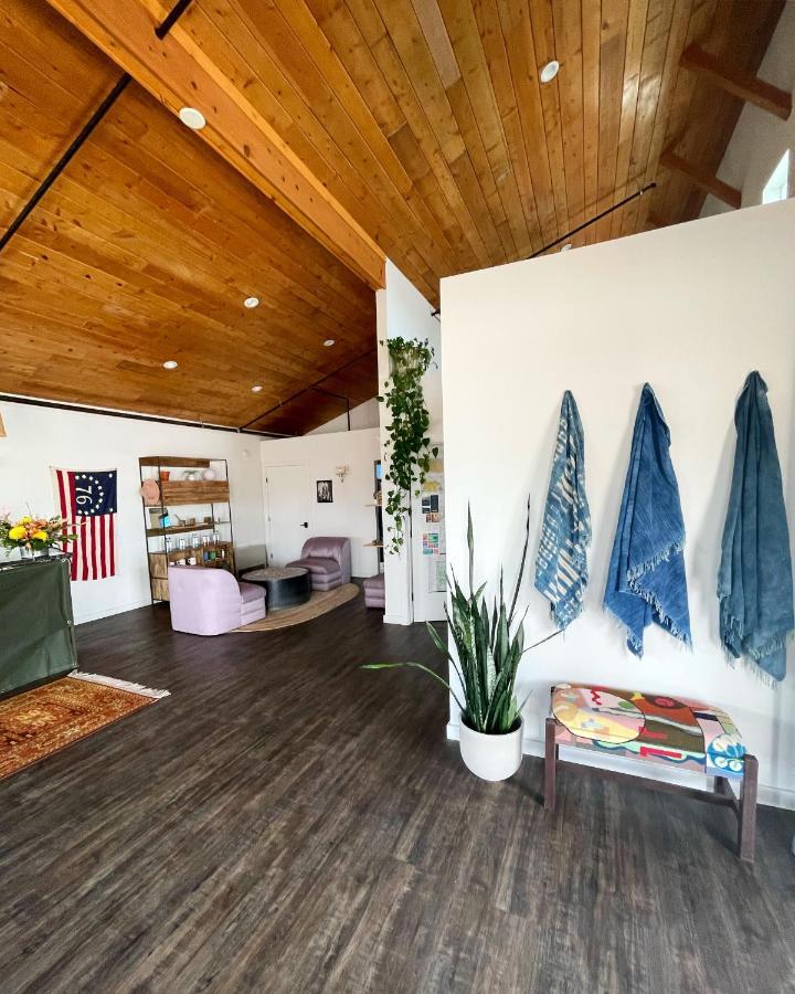 Mellow Moon Motel