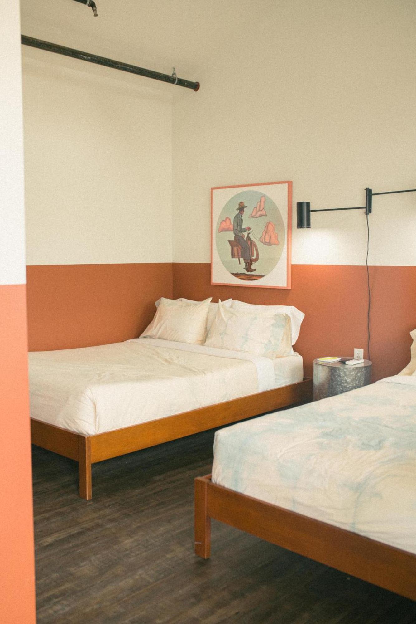 Mellow Moon Motel 2*